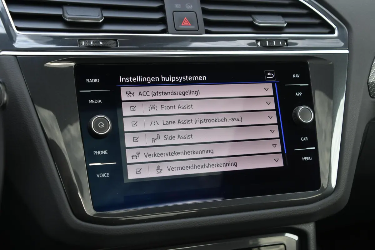 1.4 TSI eHybrid R-Line Business+ | PANO | CARPLAY