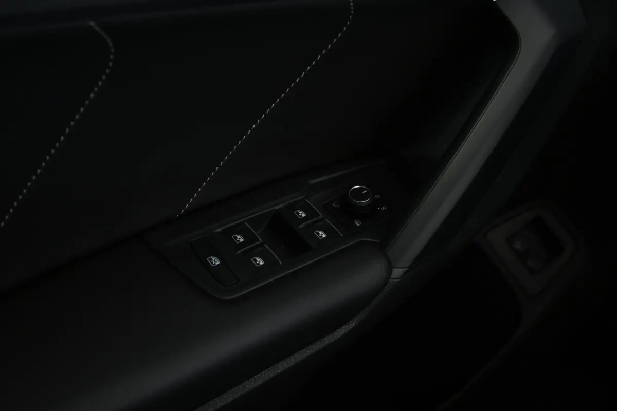 1.4 TSI eHybrid R-Line Business+ | PANO | CARPLAY