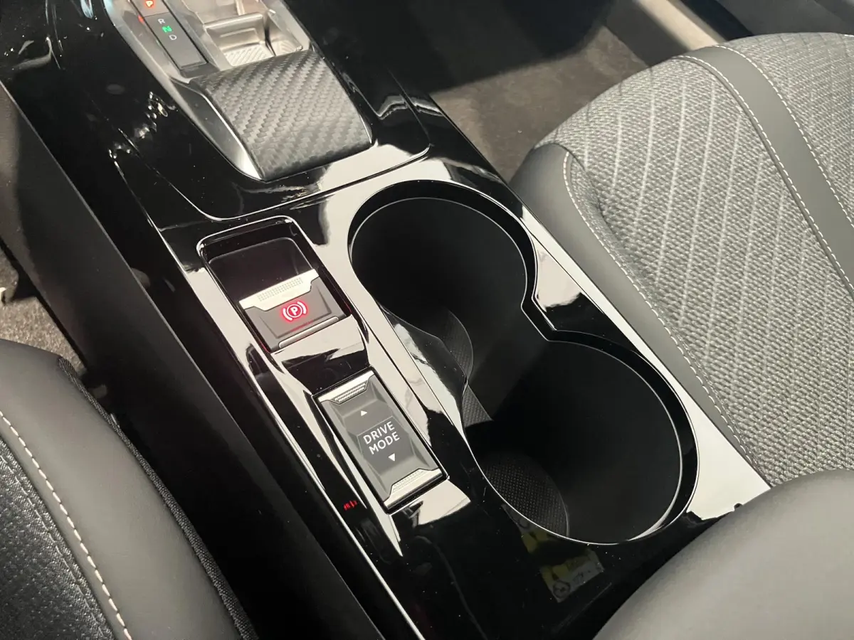 1.2 Hybrid Allure l Automaat l Apple carplay & Android auto l Parkeersensoren l Camera