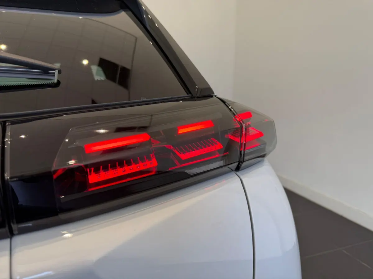 1.2 Hybrid Allure l Automaat l Apple carplay & Android auto l Parkeersensoren l Camera