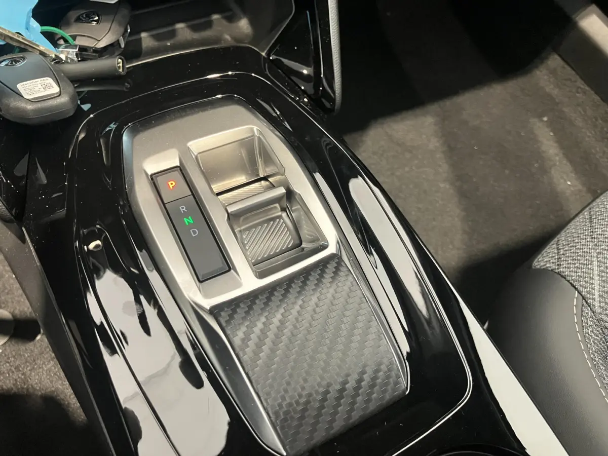 1.2 Hybrid Allure l Automaat l Apple carplay & Android auto l Parkeersensoren l Camera