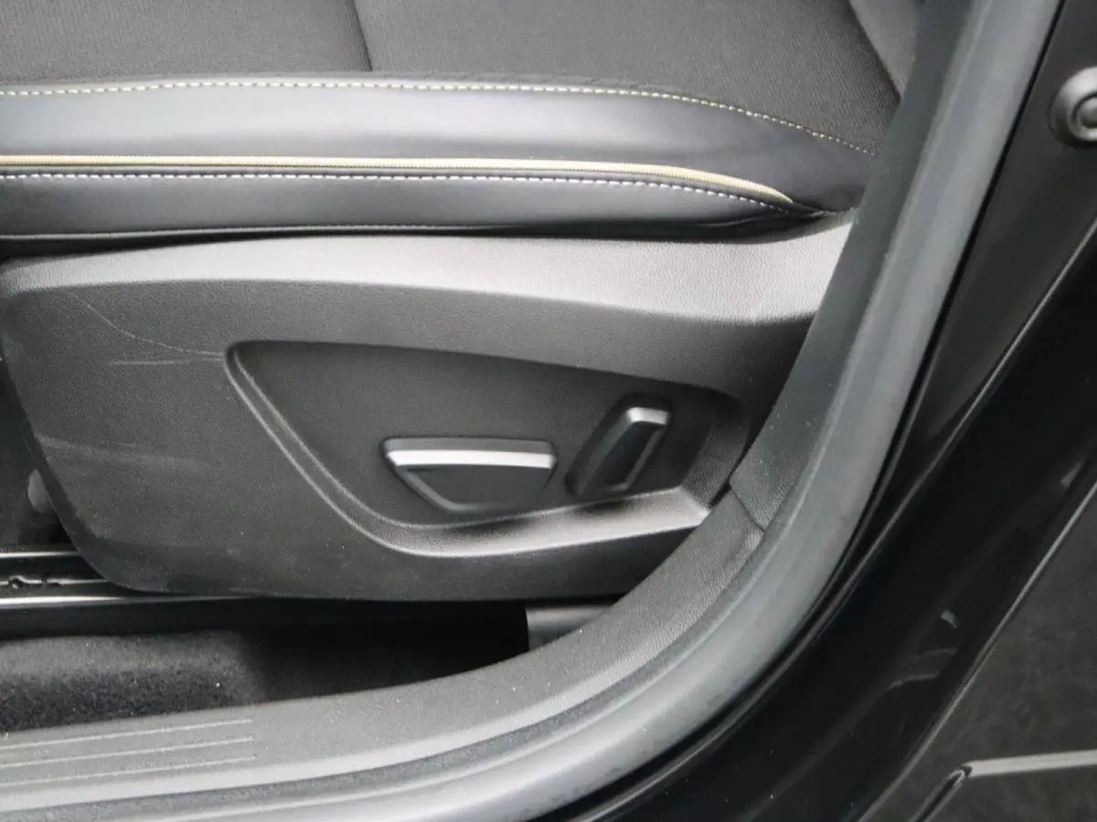 E-Tech full hybrid 145pk techno | Elek. stoelen | Elek. achterklep | Stoel- en stuurwielverwarming | Adaptieve cruise control | 360 graden camera |