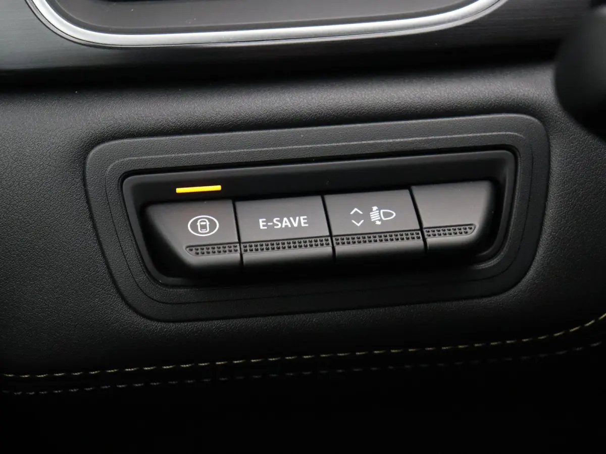 E-Tech full hybrid 145pk techno | Elek. stoelen | Elek. achterklep | Stoel- en stuurwielverwarming | Adaptieve cruise control | 360 graden camera |