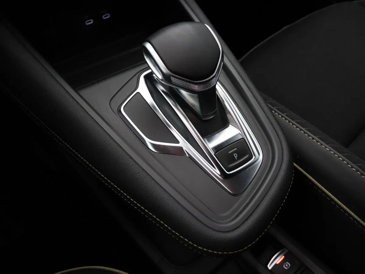 E-Tech full hybrid 145pk techno | Elek. stoelen | Elek. achterklep | Stoel- en stuurwielverwarming | Adaptieve cruise control | 360 graden camera |
