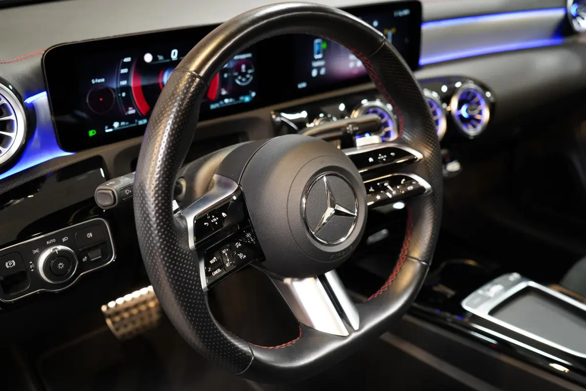 250 e AMG Line Pano|Burmester|Dealer onderh|Sfeerverlichting|19 inch