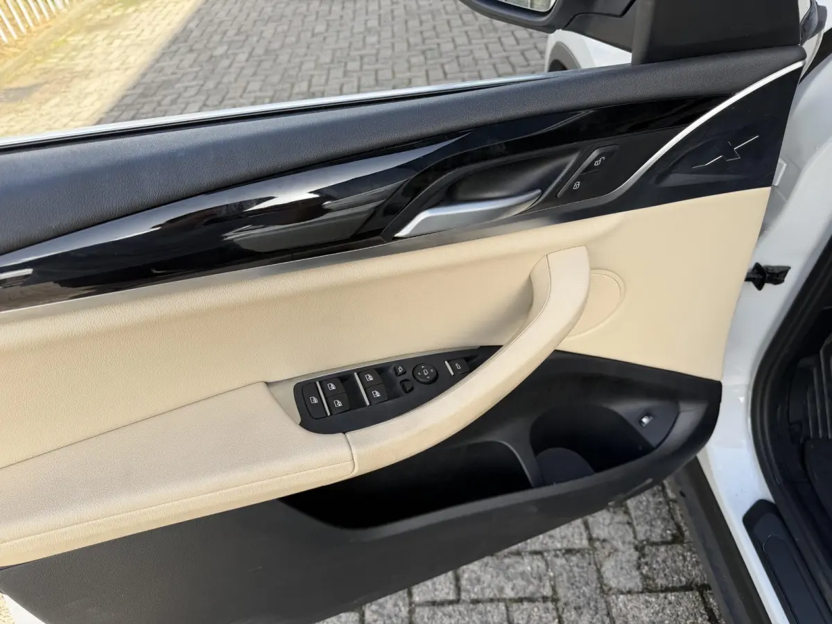 xDrive30e 18"/Leder/Dodehoek/Camera/Keyless/LED/Navigatie