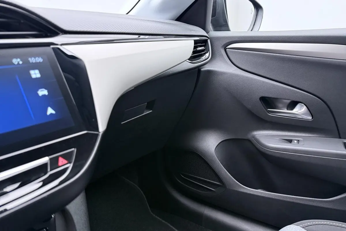 Electric Long Range Business Edition 51 kWh Long Range Carplay Android Auto ECC