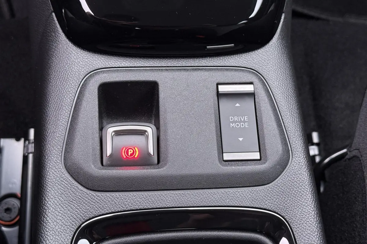 Electric Long Range Business Edition 51 kWh Long Range Carplay Android Auto ECC