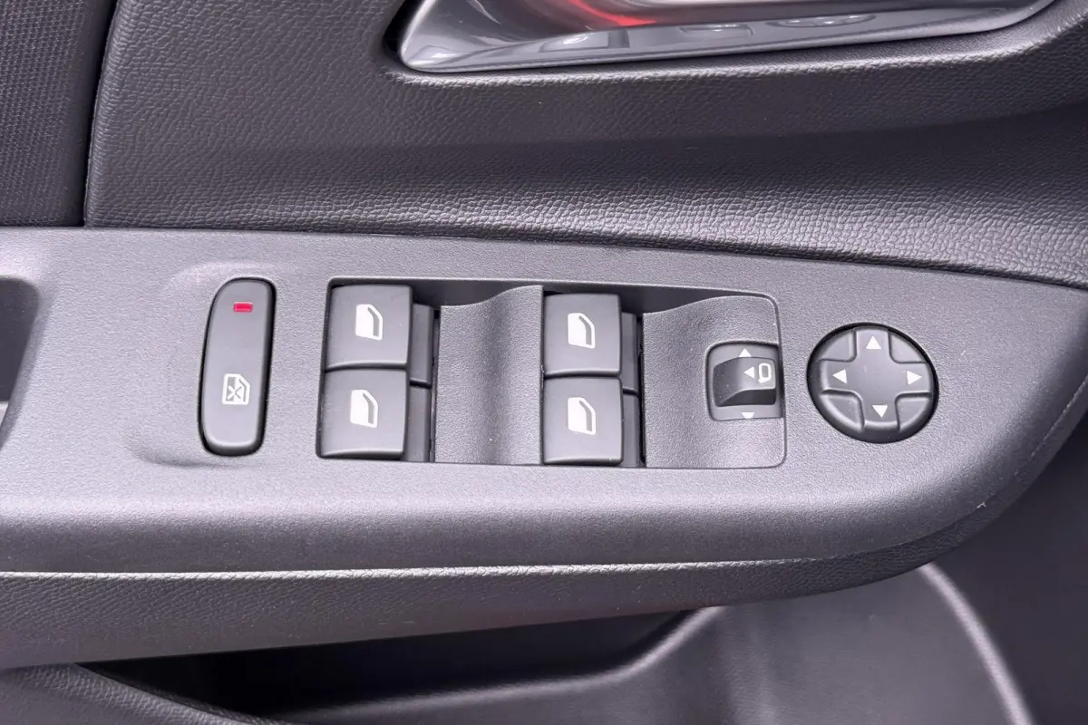 Electric Long Range Business Edition 51 kWh Long Range Carplay Android Auto ECC