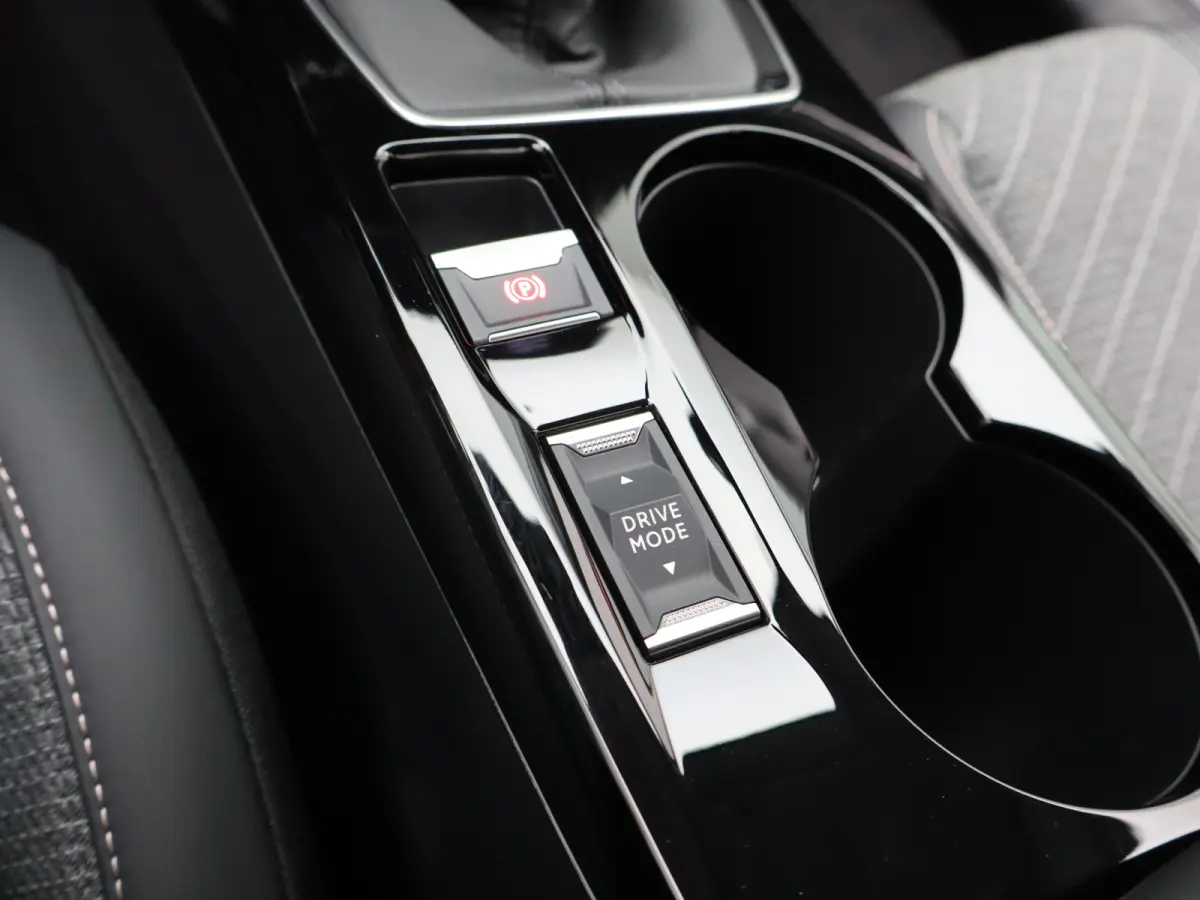 1.2 PureTech 100 Allure 1e Eigenaar | Parkeersenoren Voor en Achter | Camera | Climate Control | Apple Carplay/Android Auto | Cruise Control