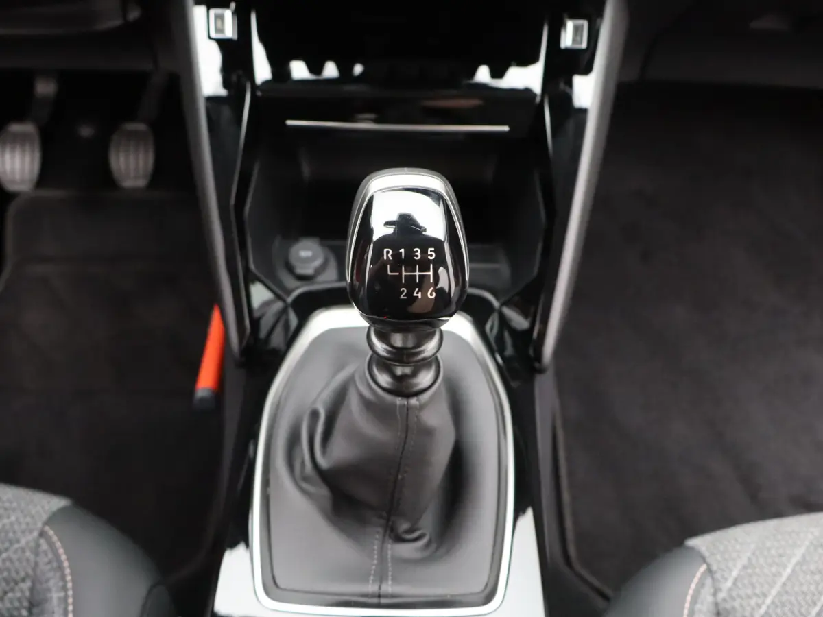 1.2 PureTech 100 Allure 1e Eigenaar | Parkeersenoren Voor en Achter | Camera | Climate Control | Apple Carplay/Android Auto | Cruise Control