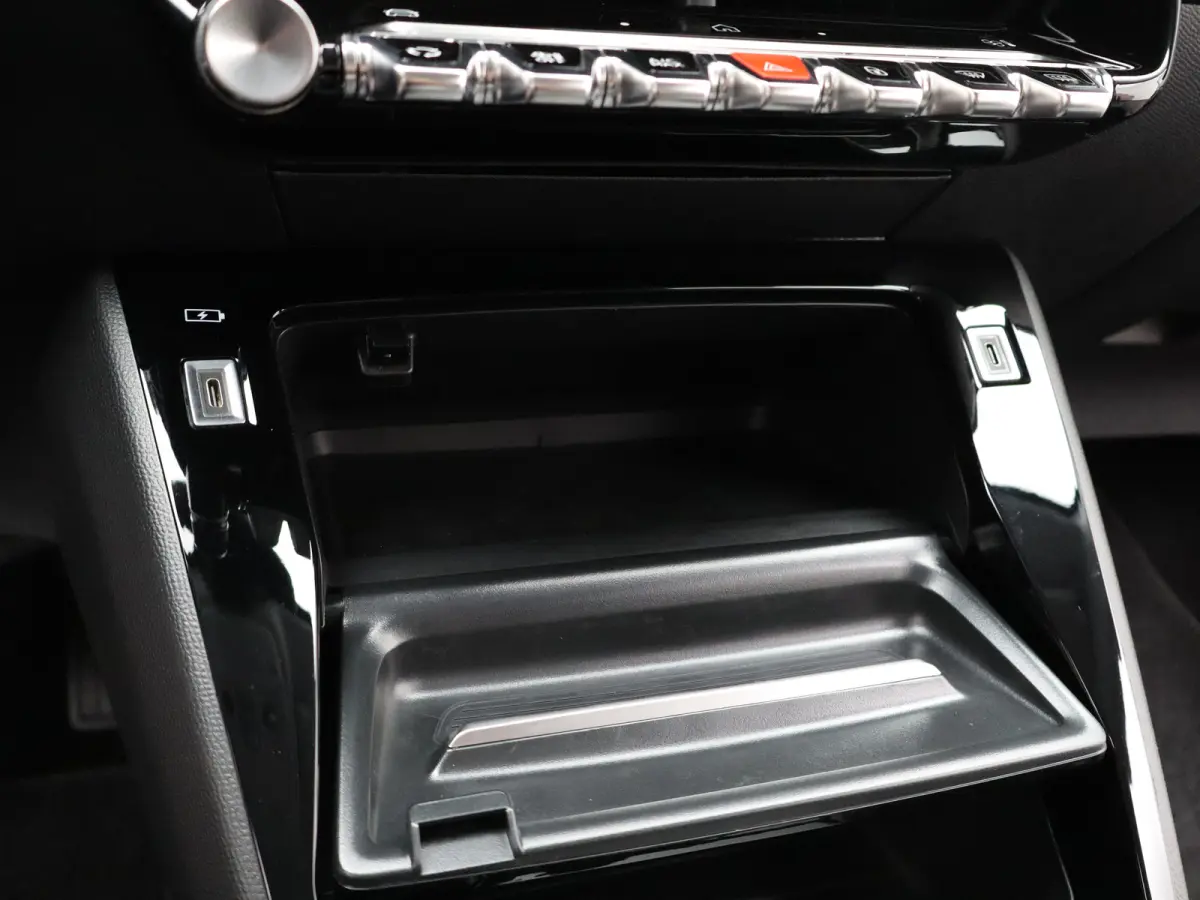 1.2 PureTech 100 Allure 1e Eigenaar | Parkeersenoren Voor en Achter | Camera | Climate Control | Apple Carplay/Android Auto | Cruise Control