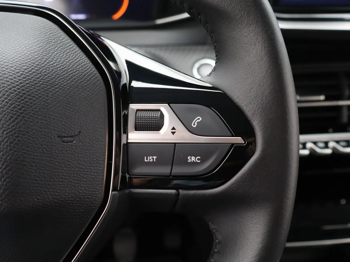 1.2 PureTech 100 Allure 1e Eigenaar | Parkeersenoren Voor en Achter | Camera | Climate Control | Apple Carplay/Android Auto | Cruise Control