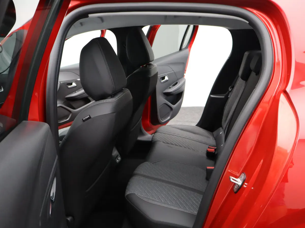 1.2 PureTech 100 Allure 1e Eigenaar | Parkeersenoren Voor en Achter | Camera | Climate Control | Apple Carplay/Android Auto | Cruise Control