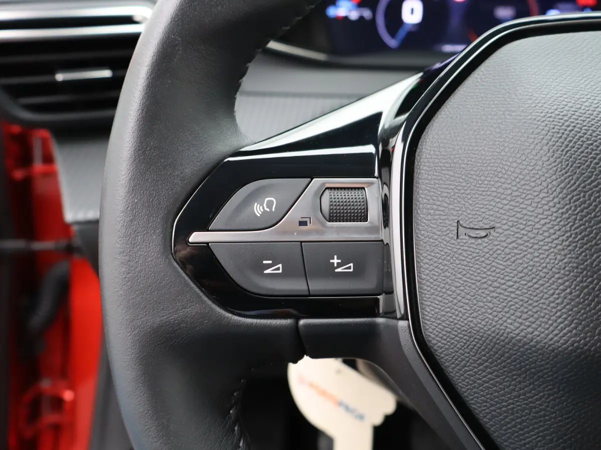 1.2 PureTech 100 Allure 1e Eigenaar | Parkeersenoren Voor en Achter | Camera | Climate Control | Apple Carplay/Android Auto | Cruise Control