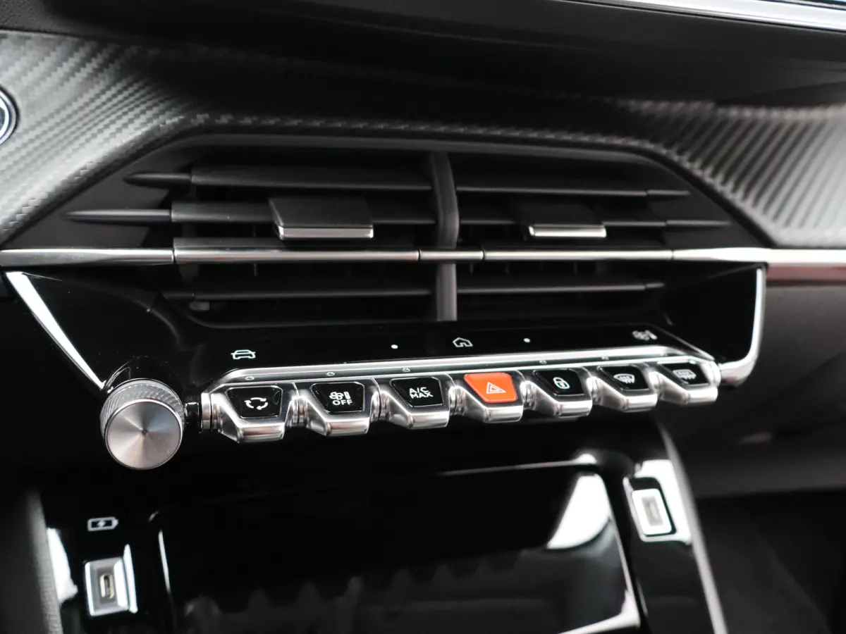 1.2 PureTech 100 Allure 1e Eigenaar | Parkeersenoren Voor en Achter | Camera | Climate Control | Apple Carplay/Android Auto | Cruise Control