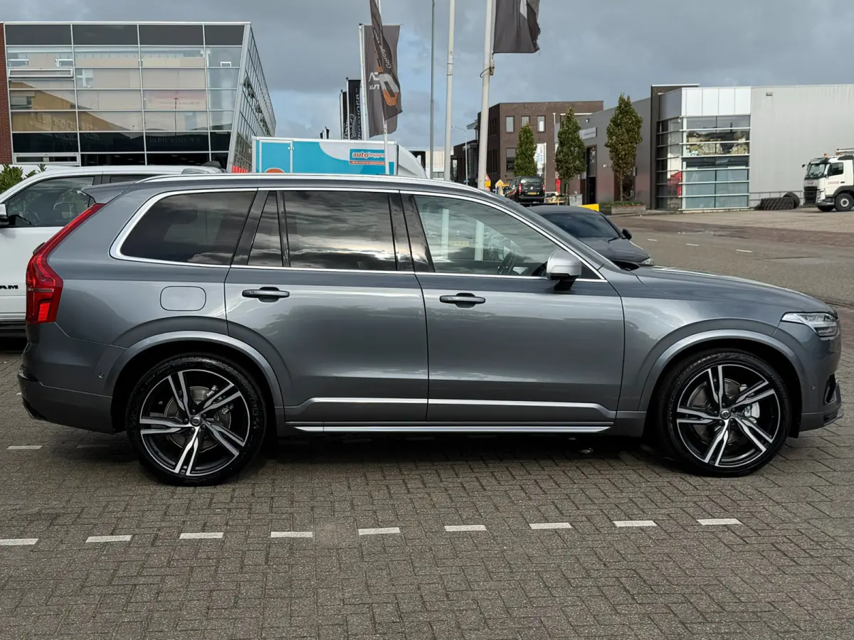 2.0 T8 Twin Engine AWD R-Design l TREKHAAK l ACC l
