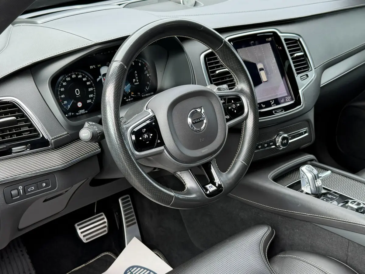 2.0 T8 Twin Engine AWD R-Design l TREKHAAK l ACC l