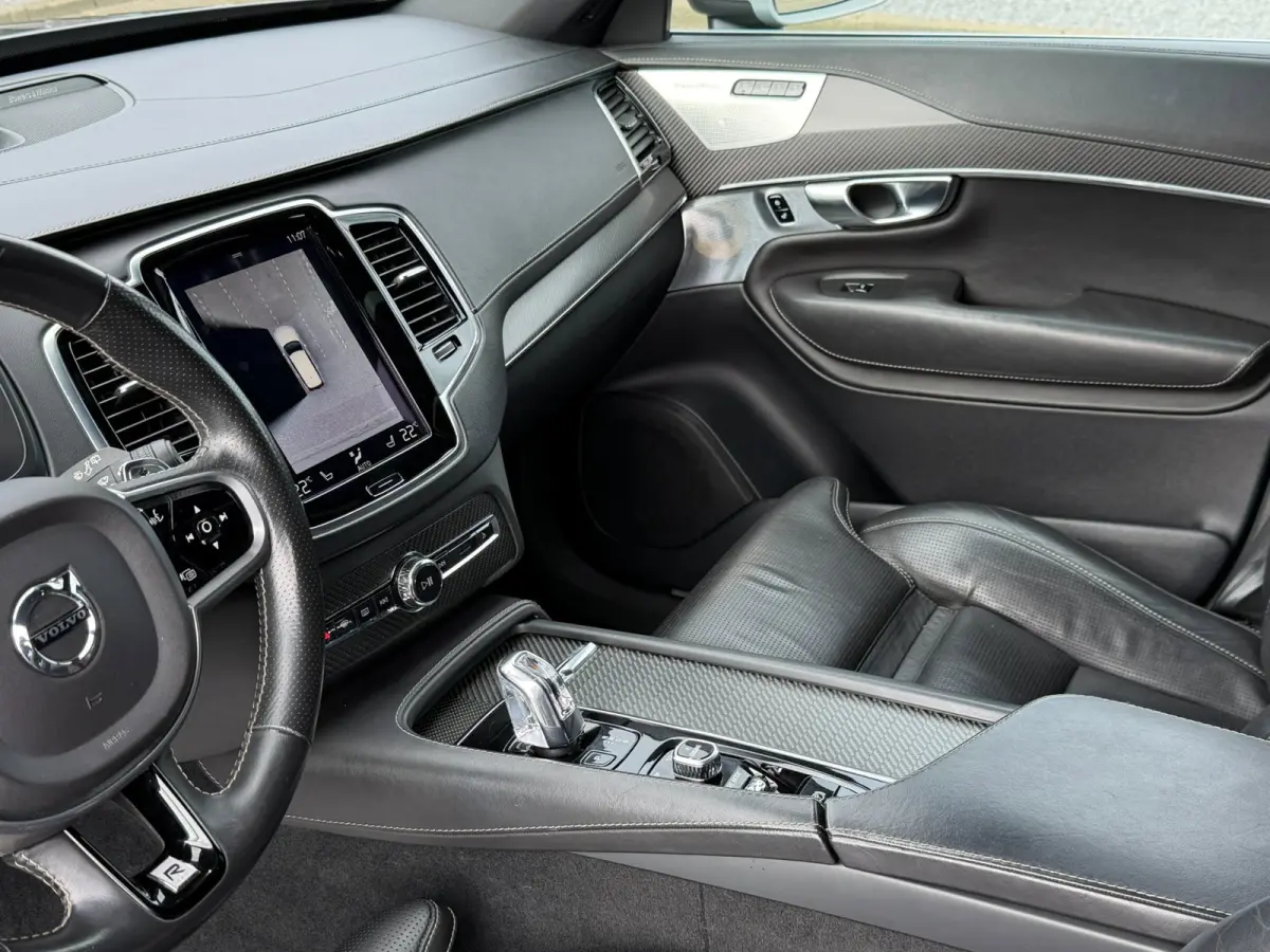 2.0 T8 Twin Engine AWD R-Design l TREKHAAK l ACC l