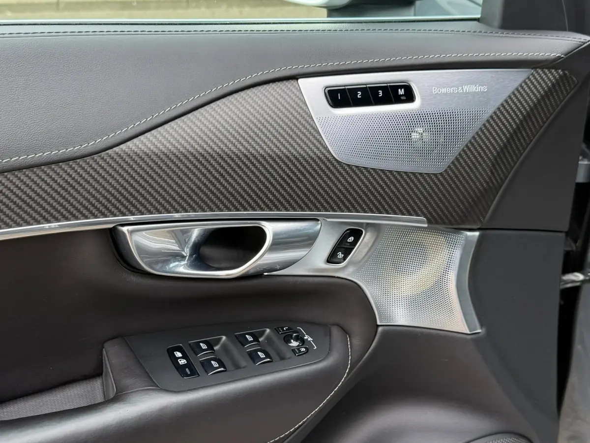 2.0 T8 Twin Engine AWD R-Design l TREKHAAK l ACC l