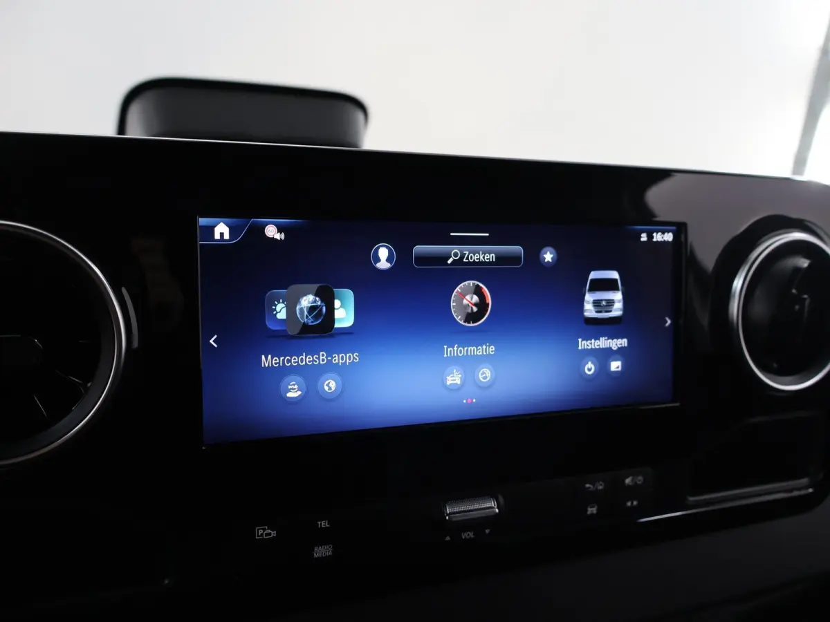 315 L2H2 RWD PRO | 3500KG trekken | Facelift | Carplay | 3-zits | Camera