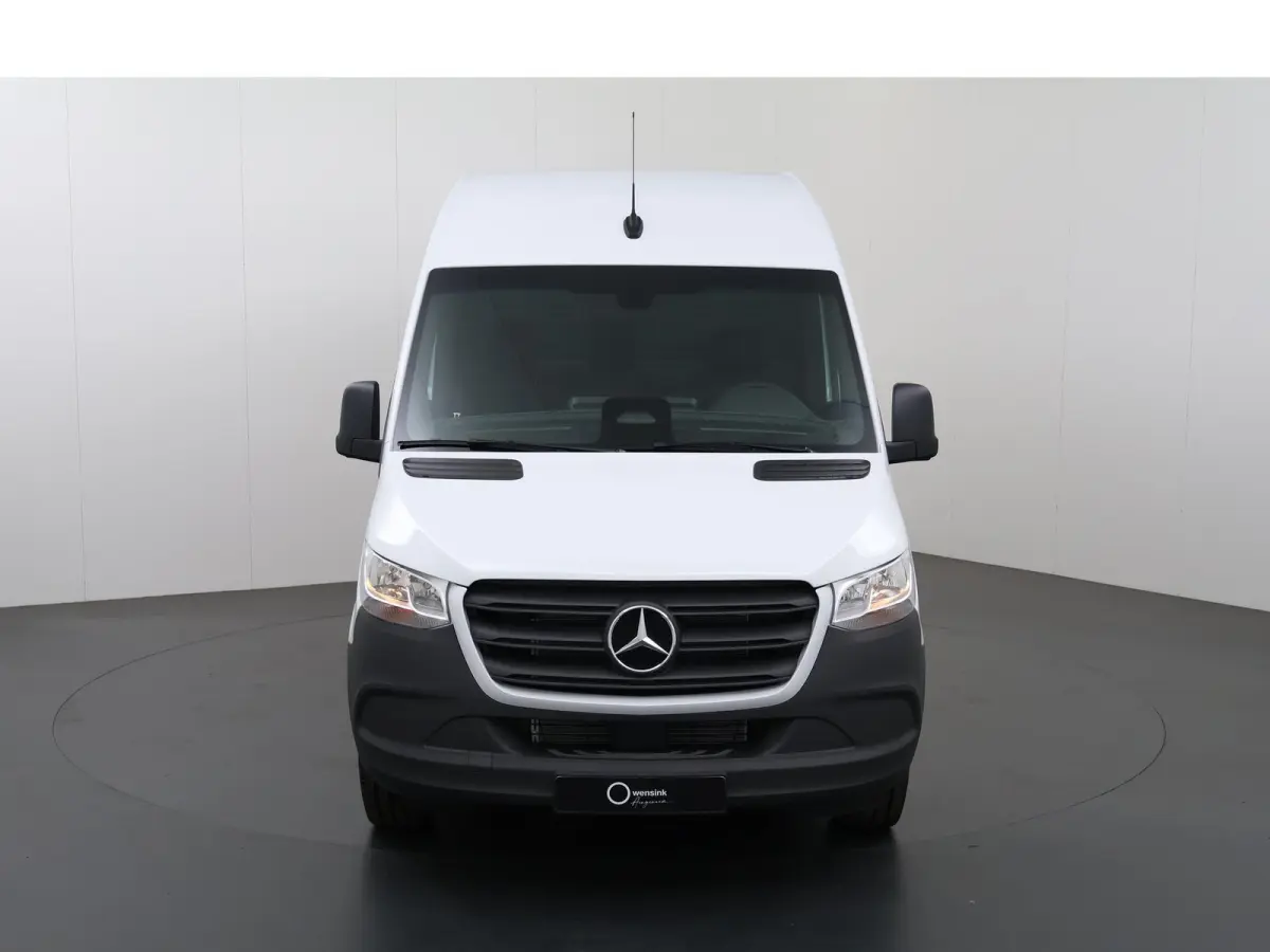 315 L2H2 RWD PRO | 3500KG trekken | Facelift | Carplay | 3-zits | Camera