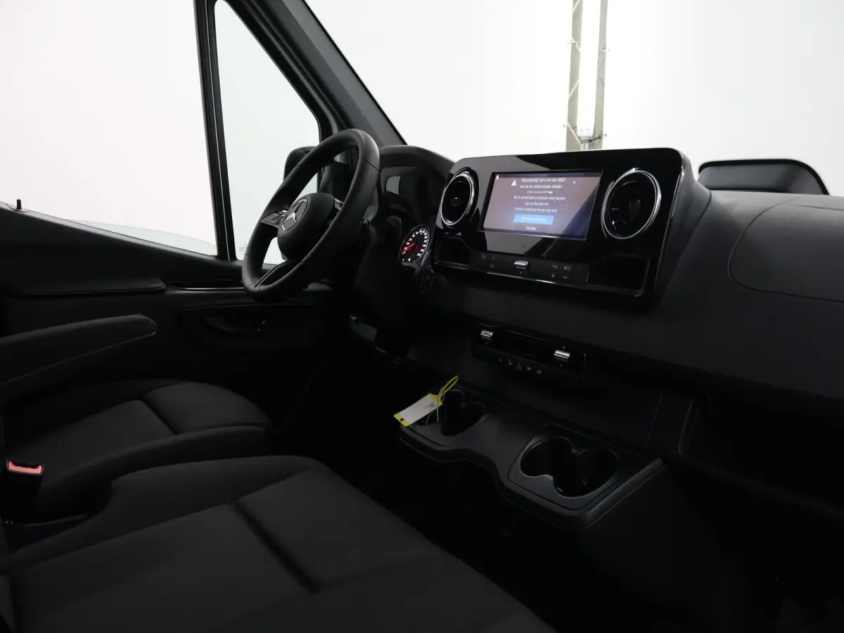 315 L2H2 RWD PRO | 3500KG trekken | Facelift | Carplay | 3-zits | Camera