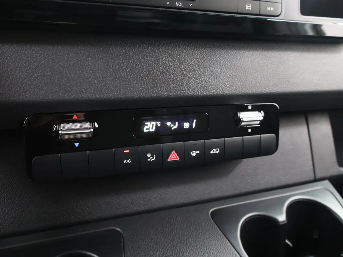 315 L2H2 RWD PRO | 3500KG trekken | Facelift | Carplay | 3-zits | Camera