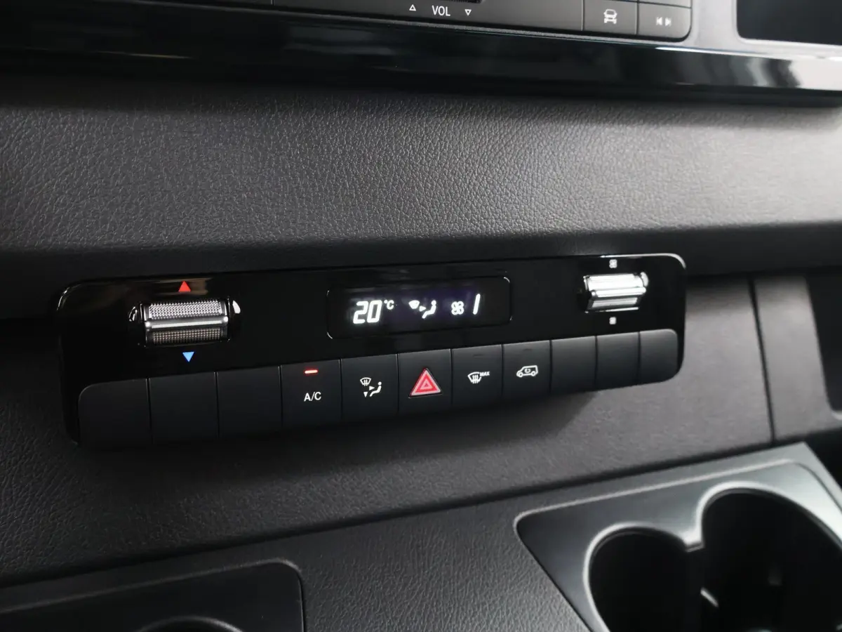 315 L2H2 RWD PRO | 3500KG trekken | Facelift | Carplay | 3-zits | Camera
