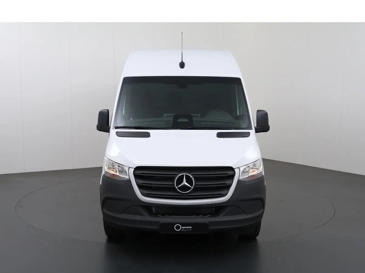 315 L2H2 RWD PRO | 3500KG trekken | Facelift | Carplay | 3-zits | Camera