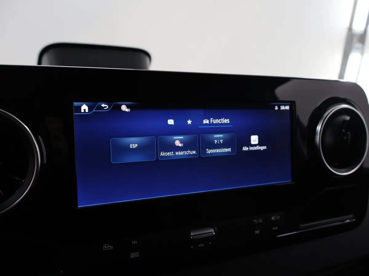 315 L2H2 RWD PRO | 3500KG trekken | Facelift | Carplay | 3-zits | Camera