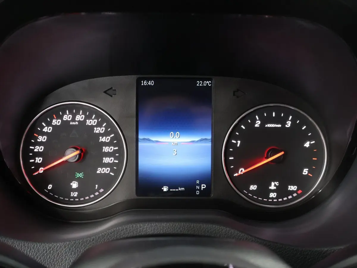 315 L2H2 RWD PRO | 3500KG trekken | Facelift | Carplay | 3-zits | Camera