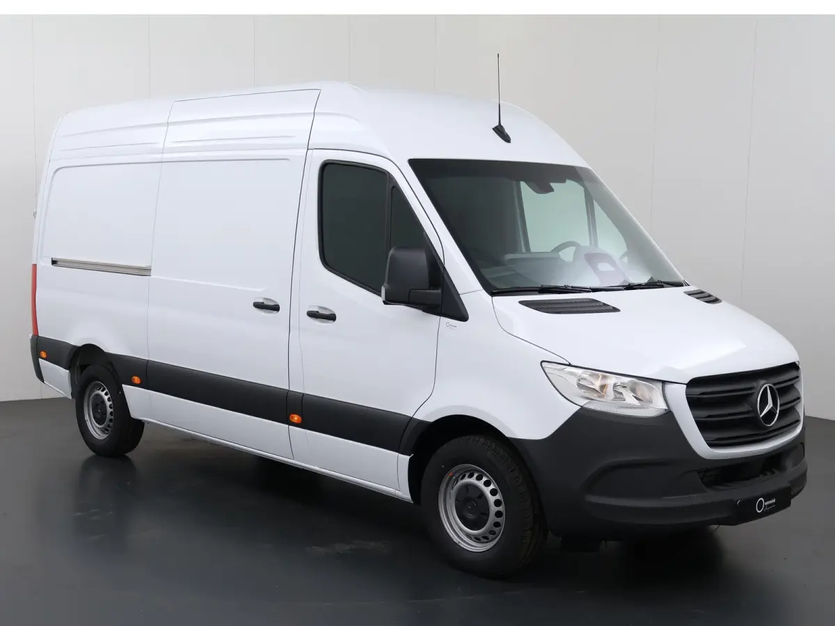 315 L2H2 RWD PRO | 3500KG trekken | Facelift | Carplay | 3-zits | Camera