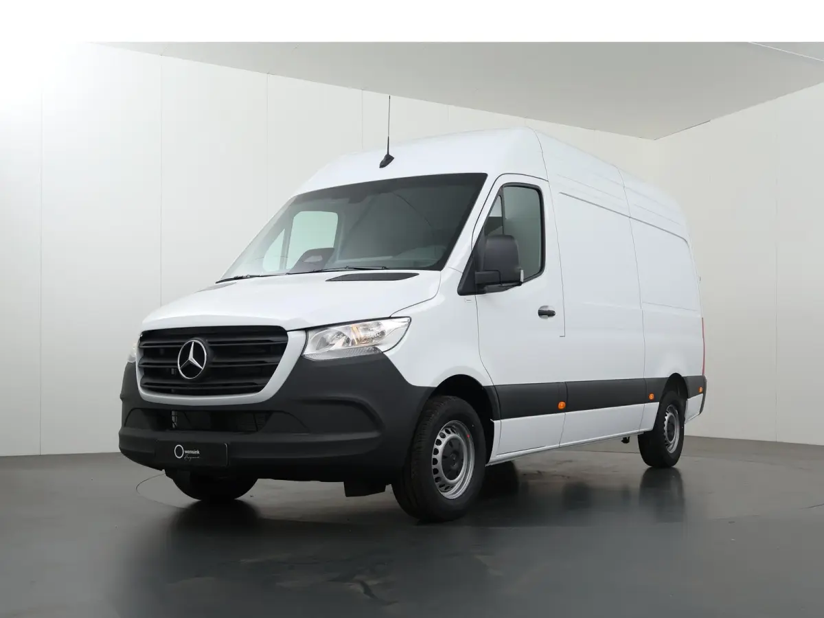 315 L2H2 RWD PRO | 3500KG trekken | Facelift | Carplay | 3-zits | Camera