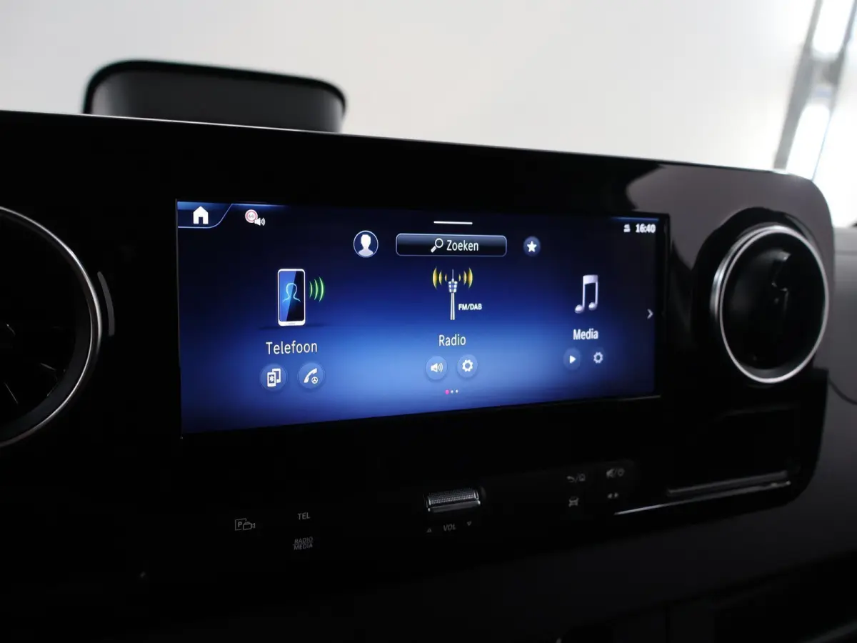 315 L2H2 RWD PRO | 3500KG trekken | Facelift | Carplay | 3-zits | Camera