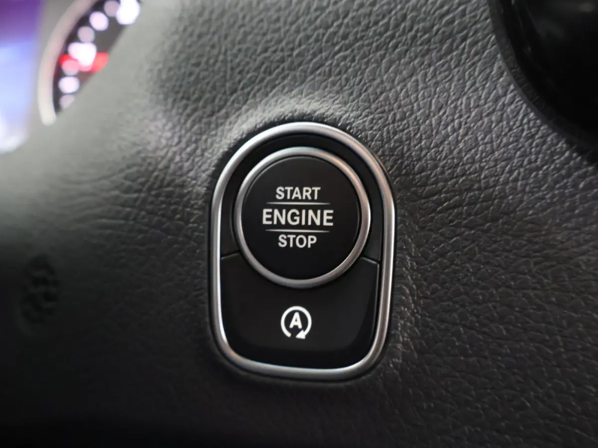 315 L2H2 RWD PRO | 3500KG trekken | Facelift | Carplay | 3-zits | Camera
