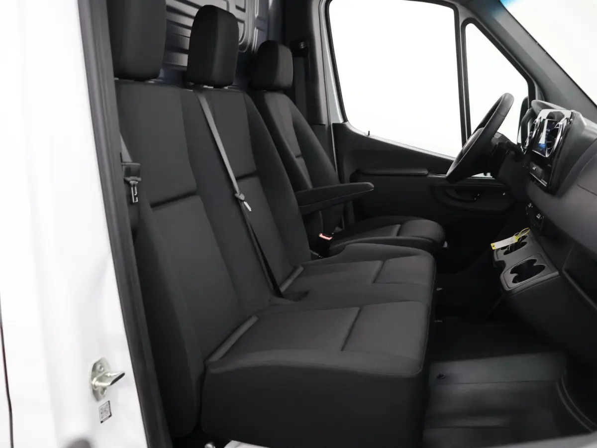 315 L2H2 RWD PRO | 3500KG trekken | Facelift | Carplay | 3-zits | Camera