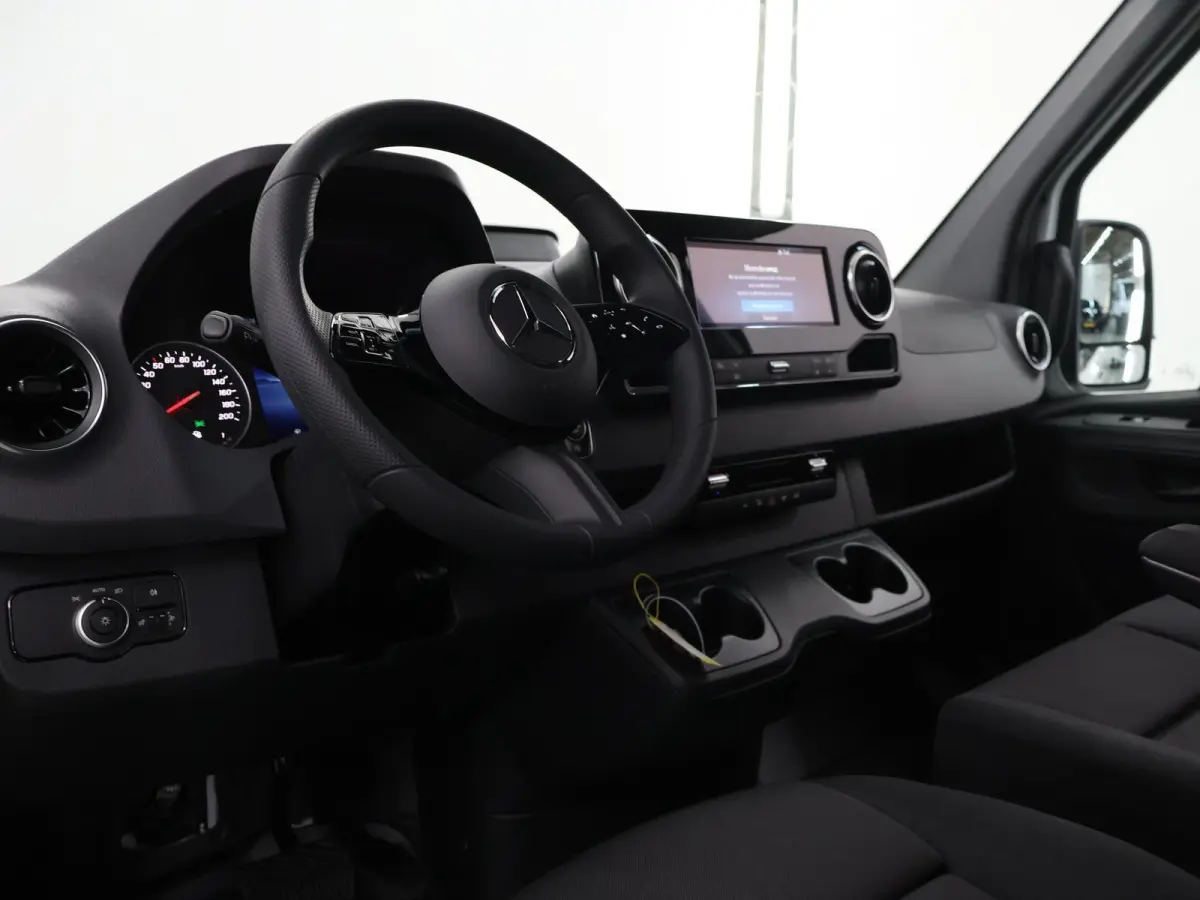 315 L2H2 RWD PRO | 3500KG trekken | Facelift | Carplay | 3-zits | Camera