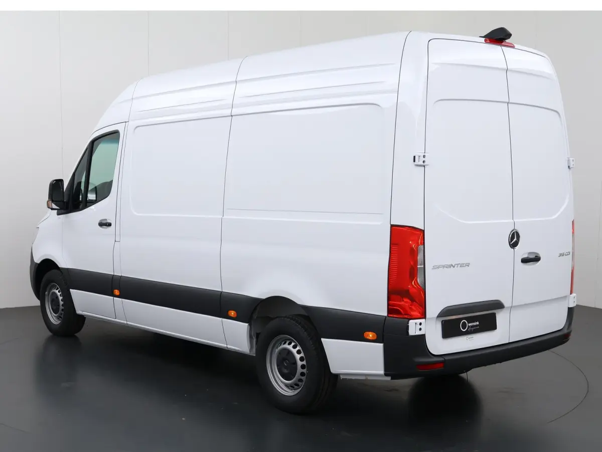 315 L2H2 RWD PRO | 3500KG trekken | Facelift | Carplay | 3-zits | Camera