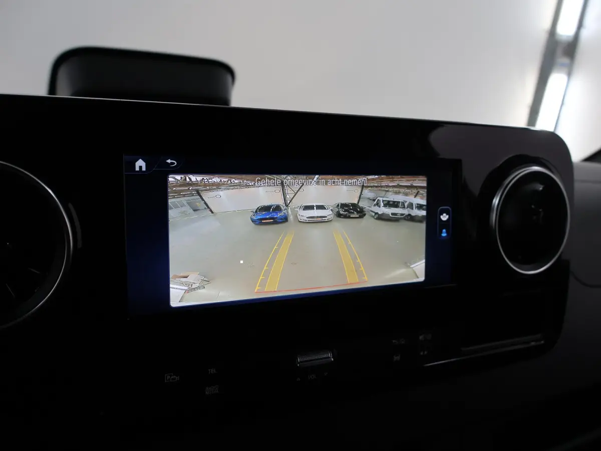 315 L2H2 RWD PRO | 3500KG trekken | Facelift | Carplay | 3-zits | Camera