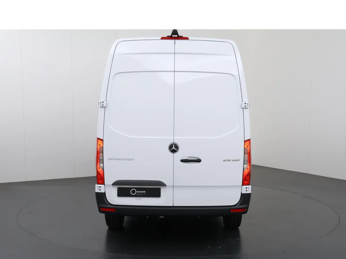 315 L2H2 RWD PRO | 3500KG trekken | Facelift | Carplay | 3-zits | Camera