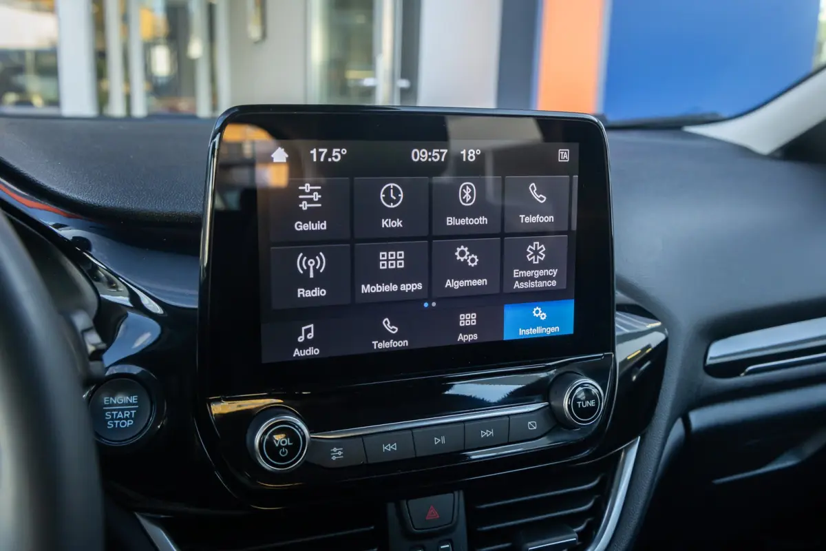 1.0 EcoBoost Hybrid Titanium | Apple Carplay/Android Auto | Keyless | Stoel- Stuurverwarming | | Airco (automatisch) | Apple Carplay/Android Auto|telefoonintegratie premium | Keyless entry