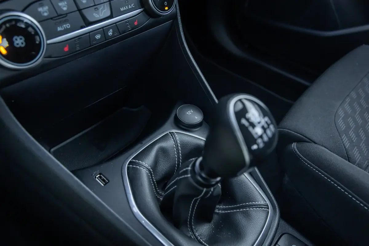 1.0 EcoBoost Hybrid Titanium | Apple Carplay/Android Auto | Keyless | Stoel- Stuurverwarming | | Airco (automatisch) | Apple Carplay/Android Auto|telefoonintegratie premium | Keyless entry
