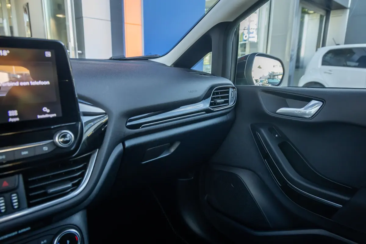 1.0 EcoBoost Hybrid Titanium | Apple Carplay/Android Auto | Keyless | Stoel- Stuurverwarming | | Airco (automatisch) | Apple Carplay/Android Auto|telefoonintegratie premium | Keyless entry