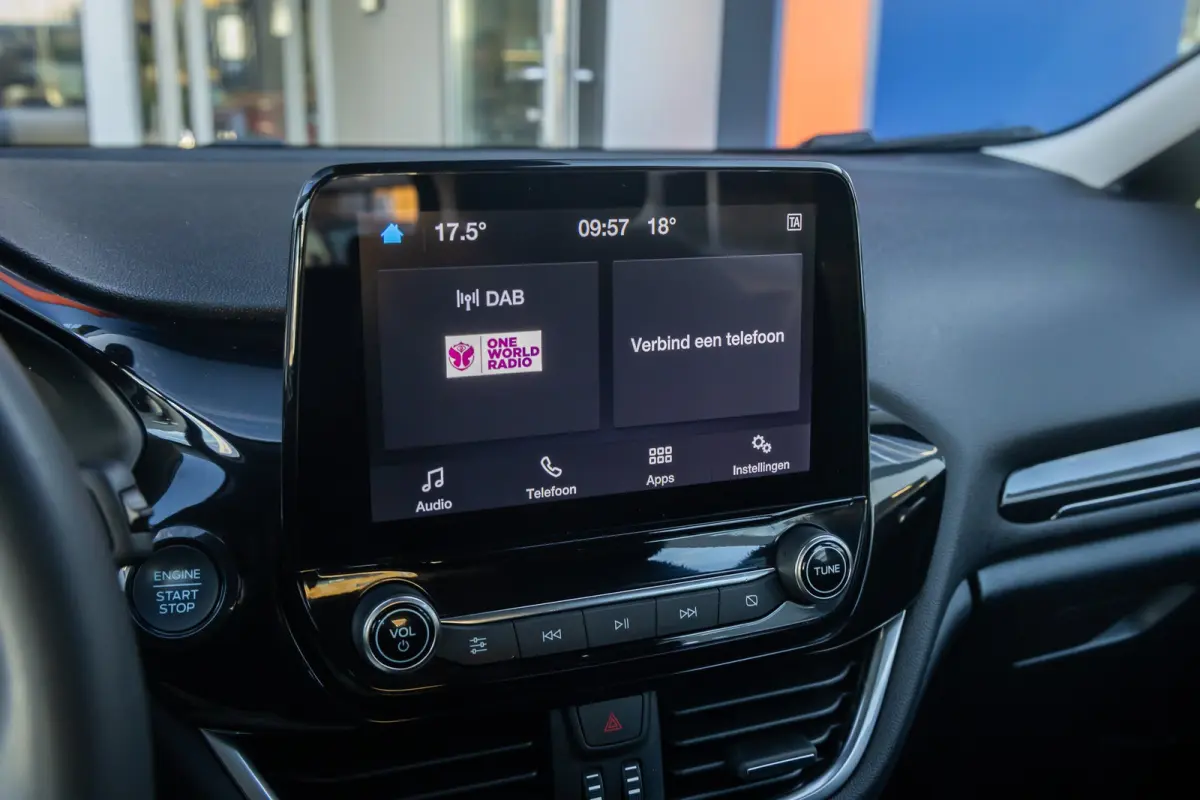 1.0 EcoBoost Hybrid Titanium | Apple Carplay/Android Auto | Keyless | Stoel- Stuurverwarming | | Airco (automatisch) | Apple Carplay/Android Auto|telefoonintegratie premium | Keyless entry