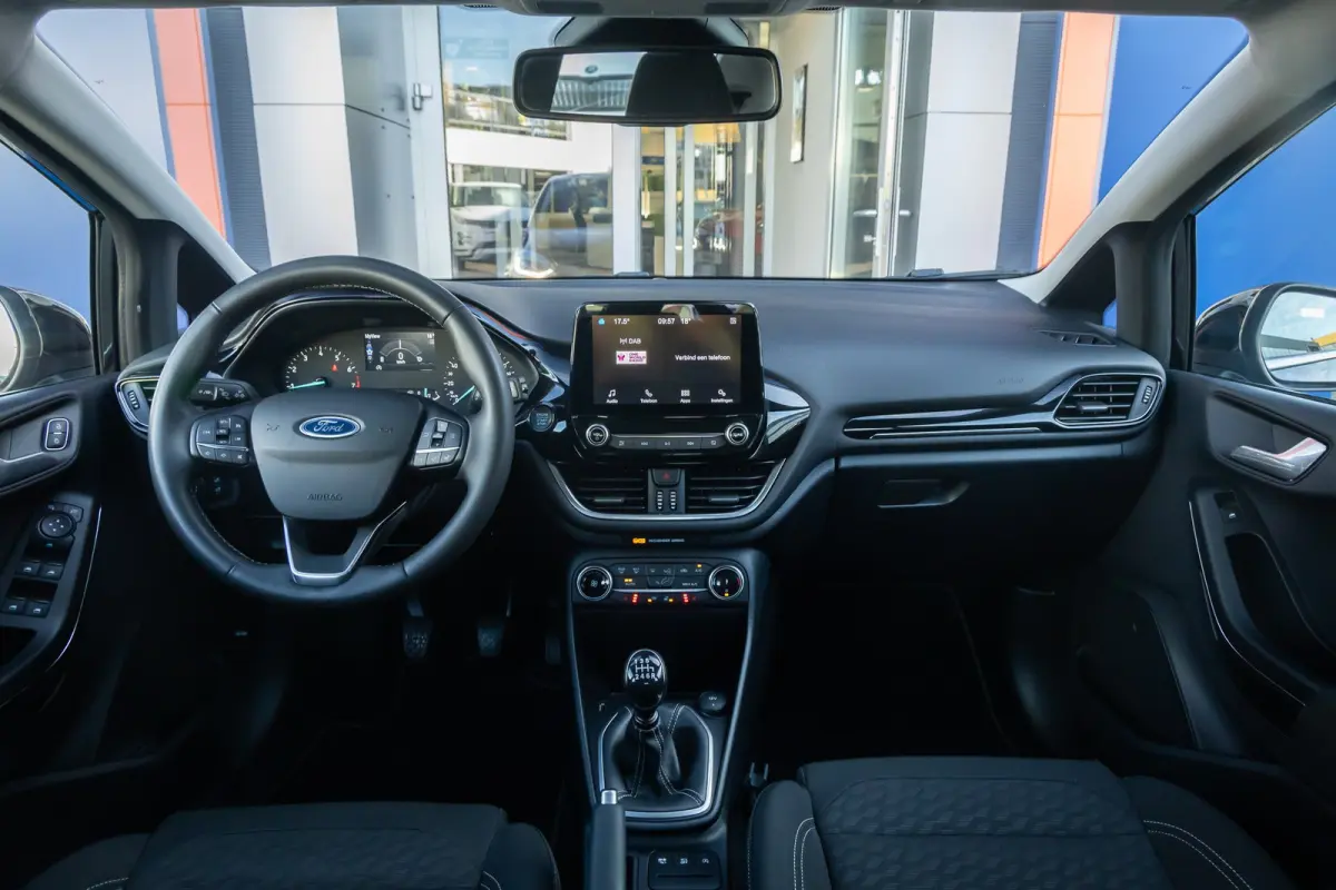 1.0 EcoBoost Hybrid Titanium | Apple Carplay/Android Auto | Keyless | Stoel- Stuurverwarming | | Airco (automatisch) | Apple Carplay/Android Auto|telefoonintegratie premium | Keyless entry