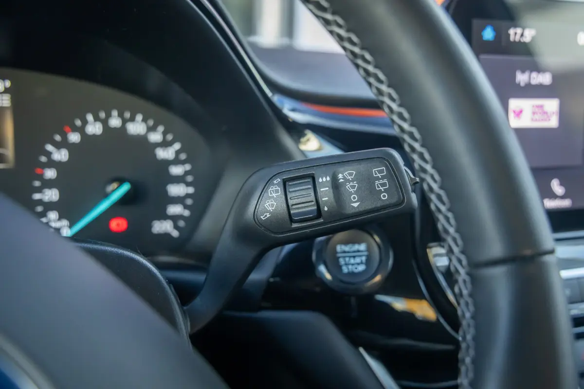 1.0 EcoBoost Hybrid Titanium | Apple Carplay/Android Auto | Keyless | Stoel- Stuurverwarming | | Airco (automatisch) | Apple Carplay/Android Auto|telefoonintegratie premium | Keyless entry