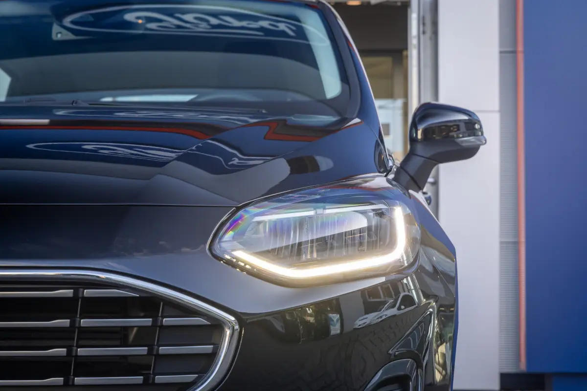 1.0 EcoBoost Hybrid Titanium | Apple Carplay/Android Auto | Keyless | Stoel- Stuurverwarming | | Airco (automatisch) | Apple Carplay/Android Auto|telefoonintegratie premium | Keyless entry