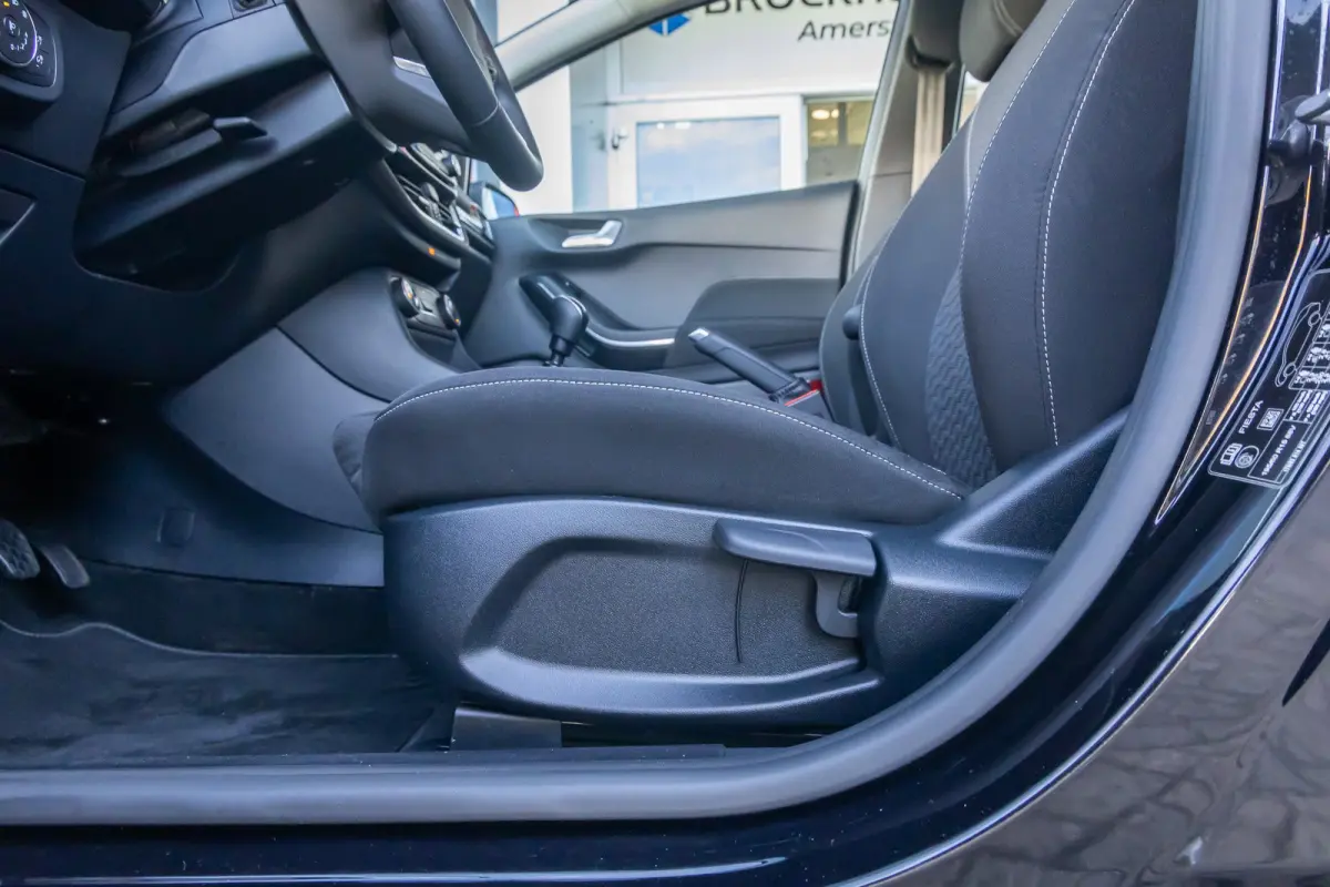 1.0 EcoBoost Hybrid Titanium | Apple Carplay/Android Auto | Keyless | Stoel- Stuurverwarming | | Airco (automatisch) | Apple Carplay/Android Auto|telefoonintegratie premium | Keyless entry