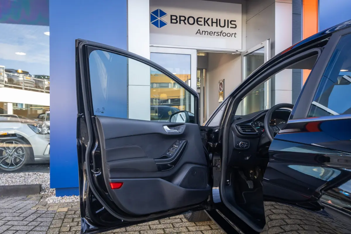 1.0 EcoBoost Hybrid Titanium | Apple Carplay/Android Auto | Keyless | Stoel- Stuurverwarming | | Airco (automatisch) | Apple Carplay/Android Auto|telefoonintegratie premium | Keyless entry